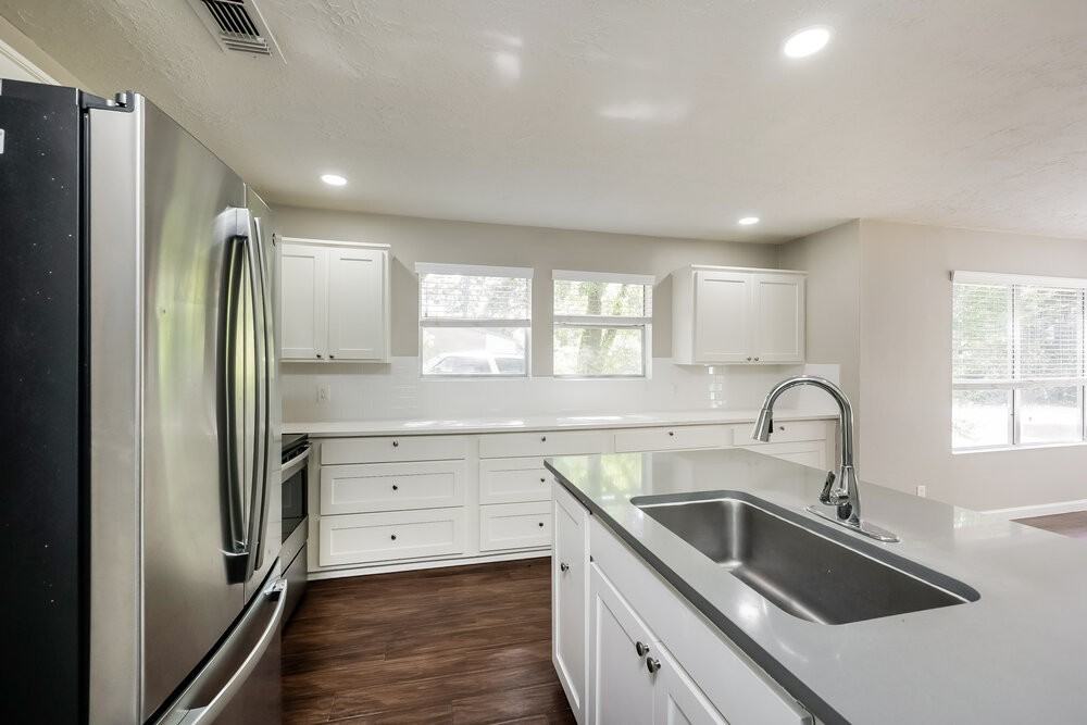 15470 Carmel Dr - Photo 6 of 16