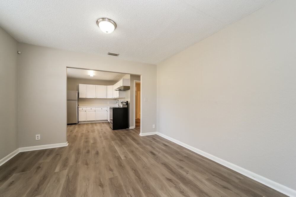 2332 W 17th St - Photo 3 of 16