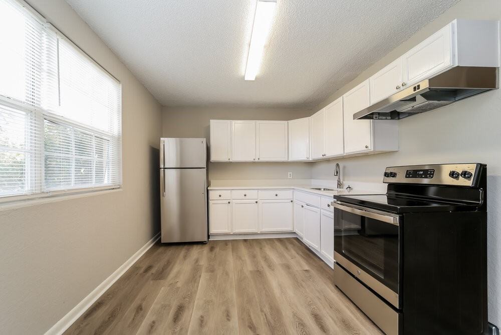 2332 W 17th St - Photo 5 of 16