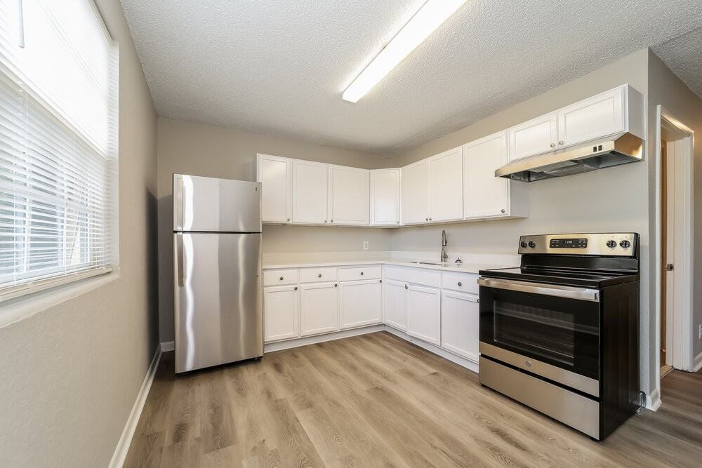 2332 W 17th St - Photo 6 of 16