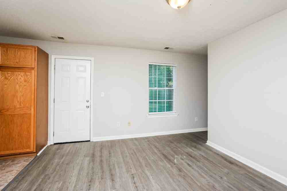 4819 Royal Run Dr - Photo 5 of 16