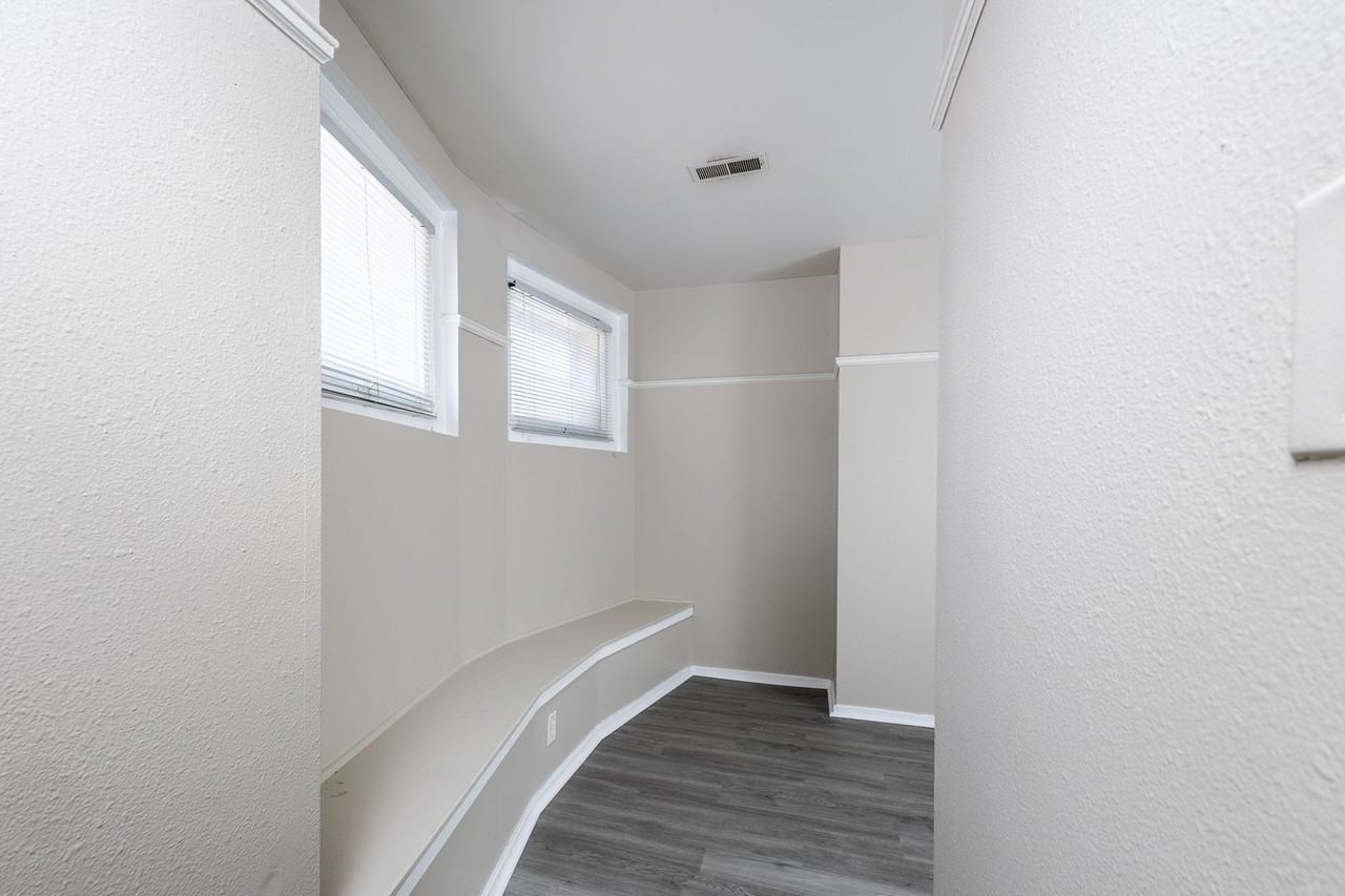 Columbian Apartments - Photo 5 of 37