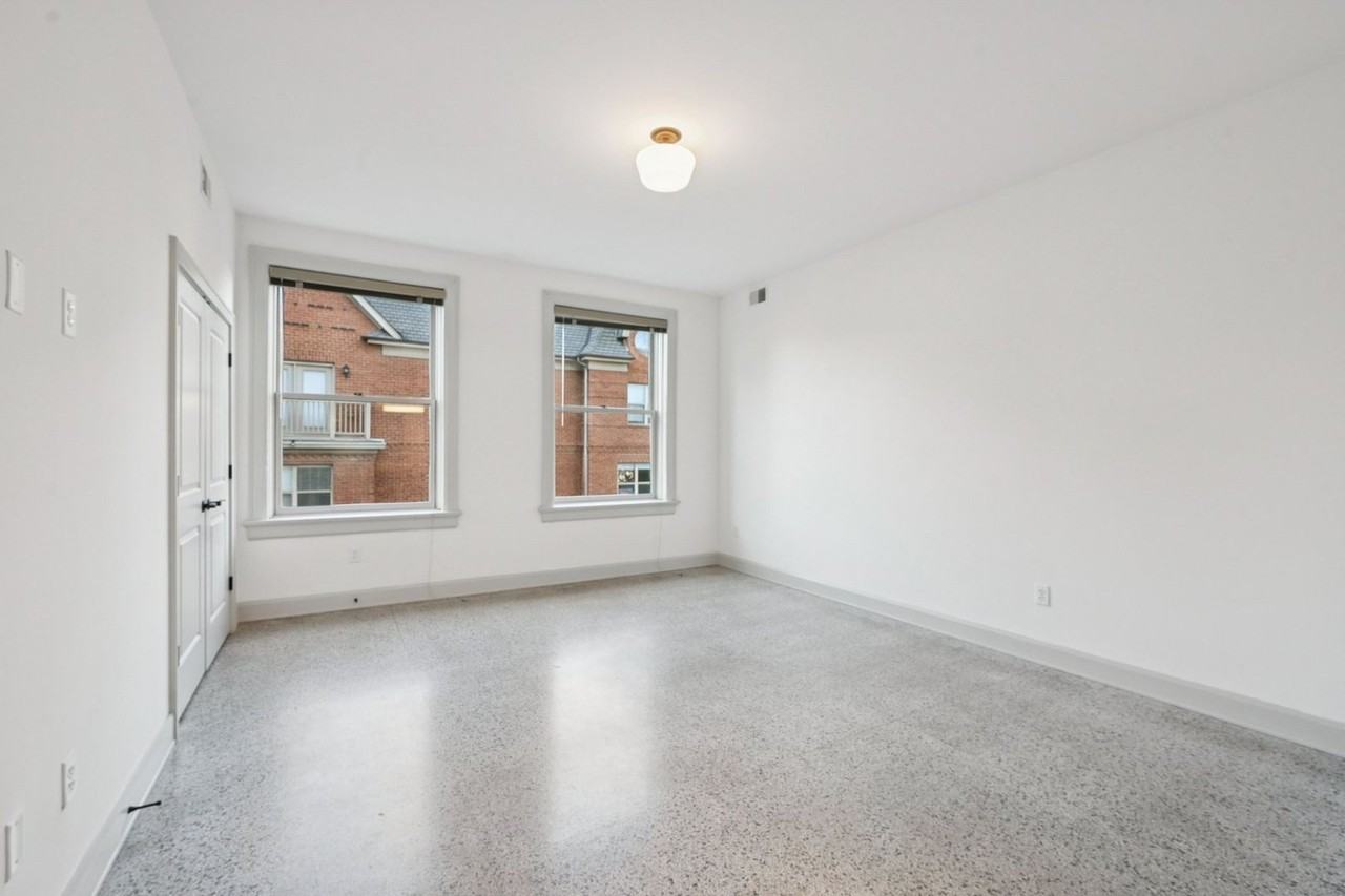 9 Buttles Ave - Photo 4 of 37