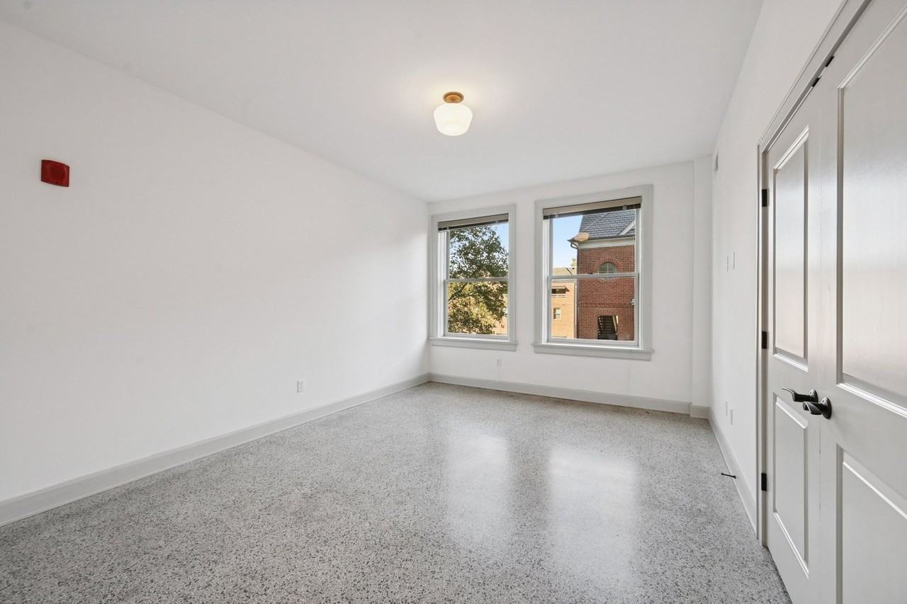 9 Buttles Ave - Photo 7 of 37