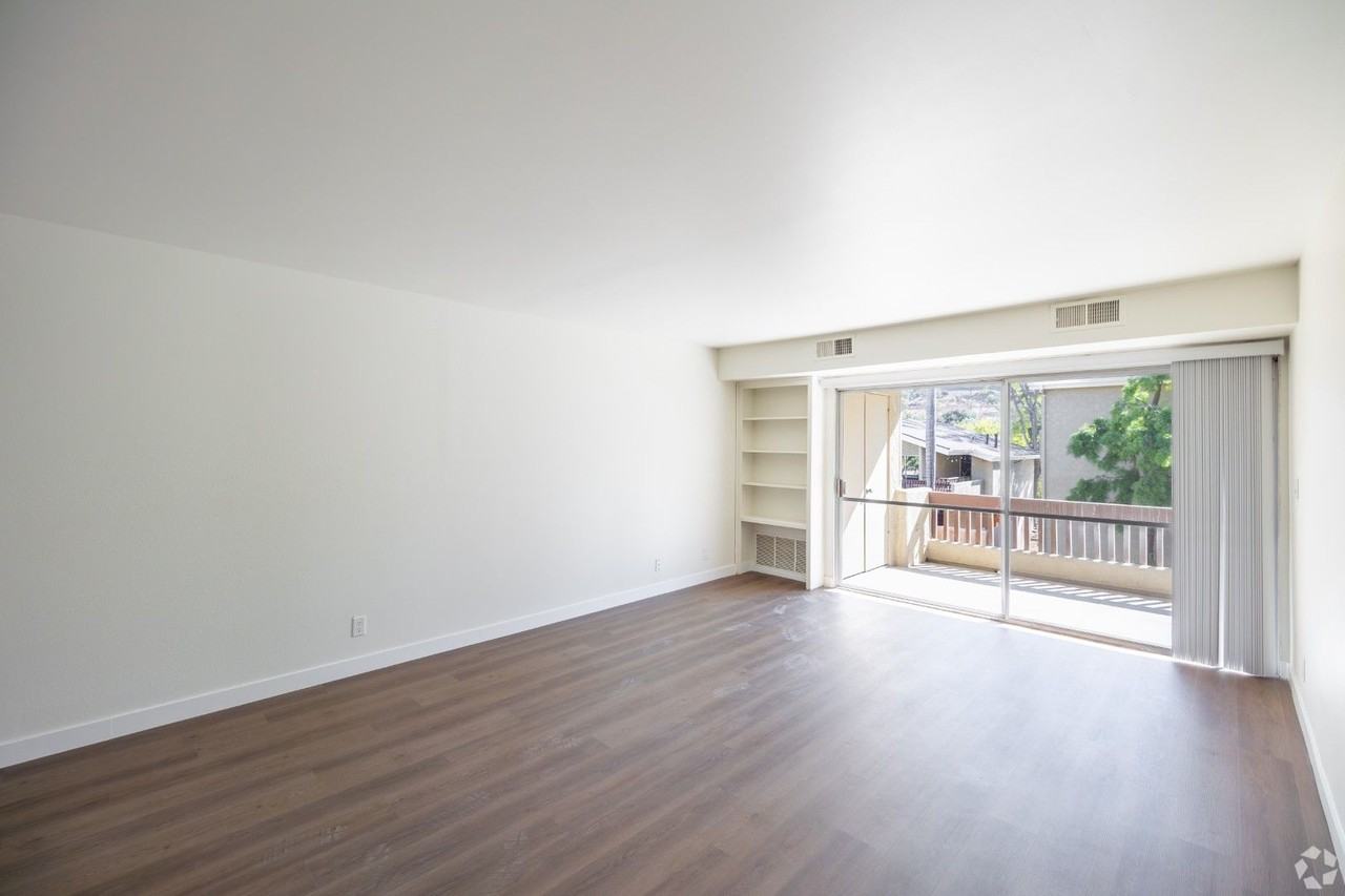 Enclave 693 - Photo 7 of 19