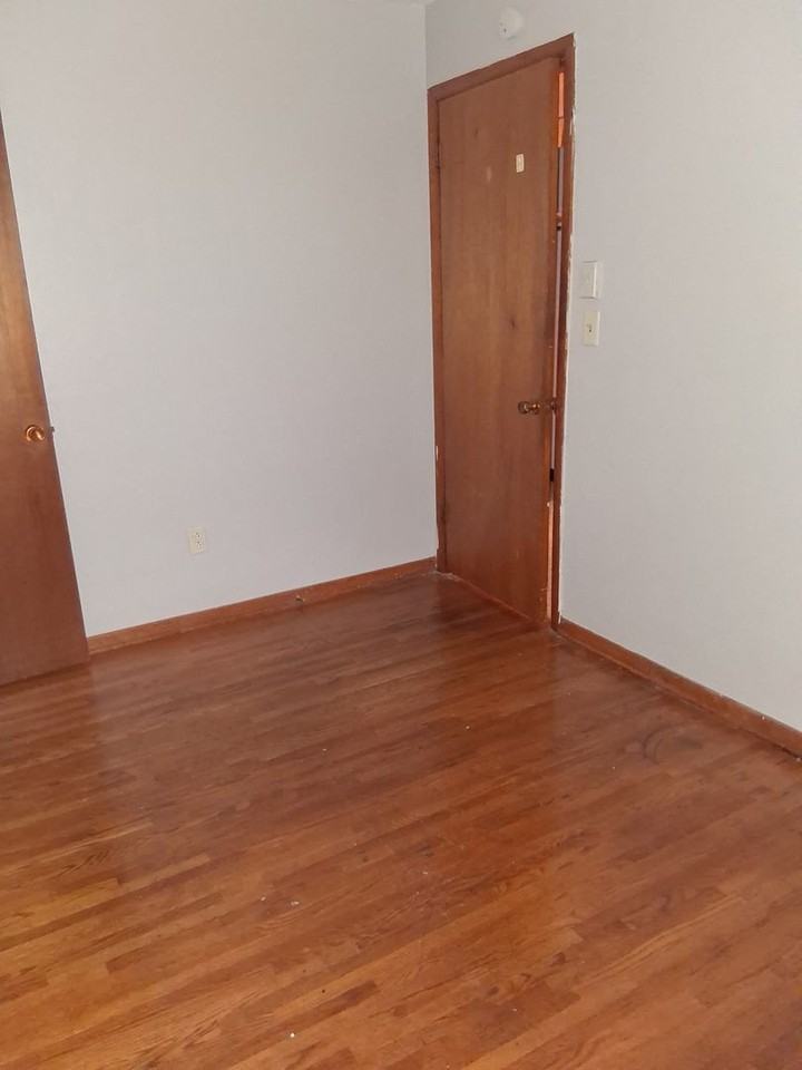 2637 Stillwater Rd E - Photo 2 of 8