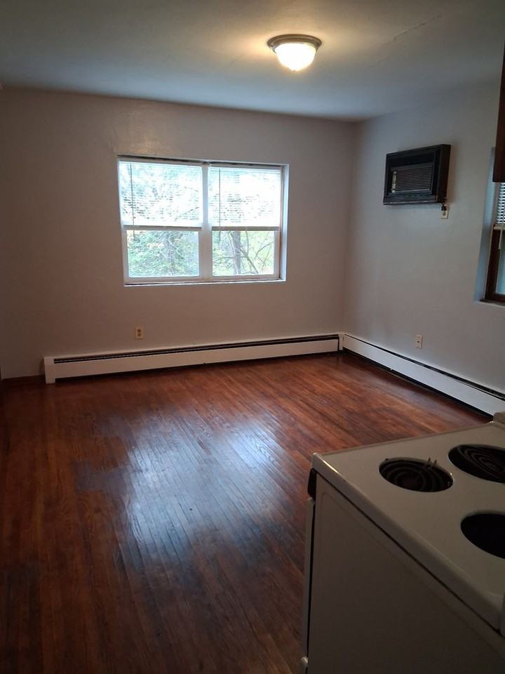 2637 Stillwater Rd E - Photo 3 of 8