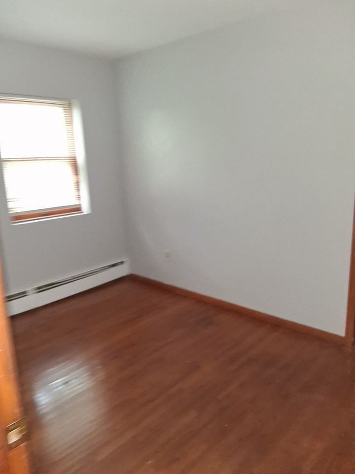 2637 Stillwater Rd E - Photo 6 of 8