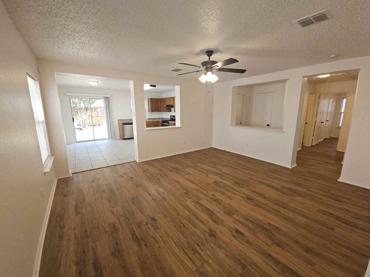 907 Cattail Dr - Photo 3 of 24