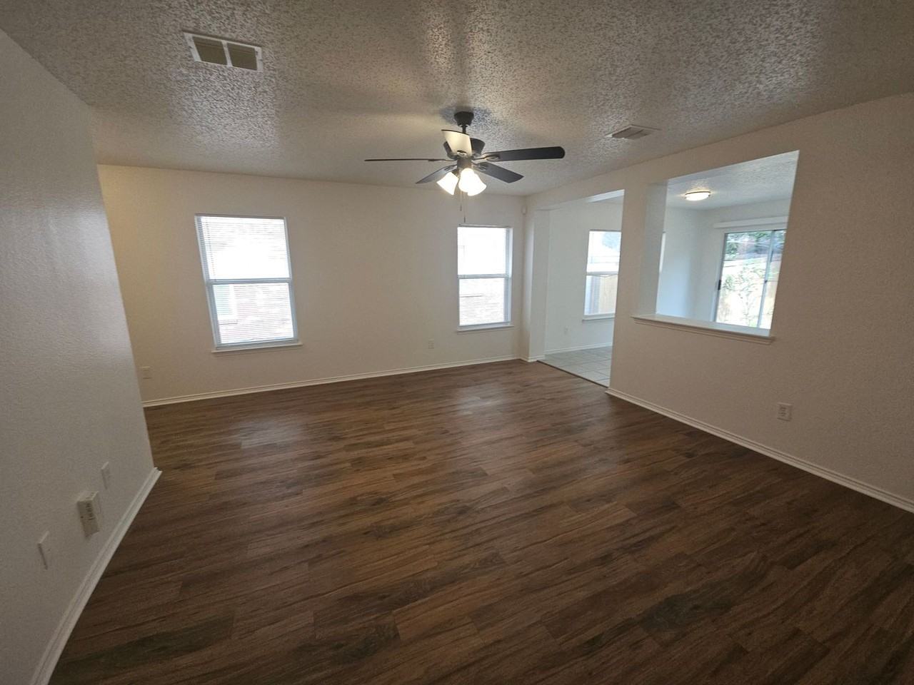 907 Cattail Dr - Photo 4 of 24