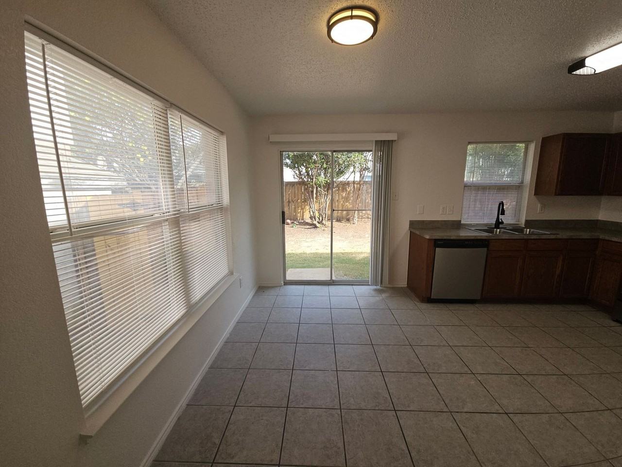 907 Cattail Dr - Photo 5 of 24