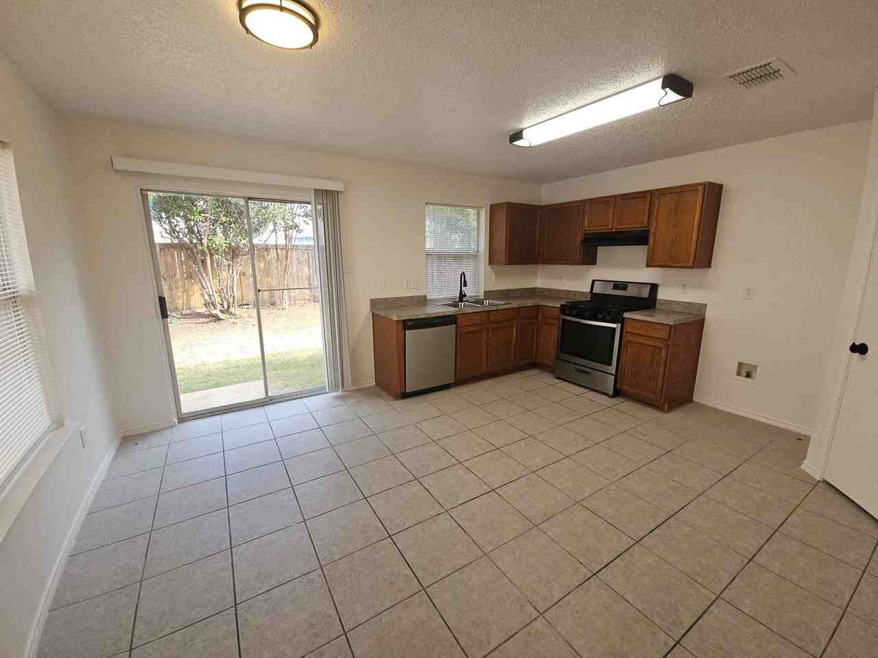 907 Cattail Dr - Photo 6 of 24