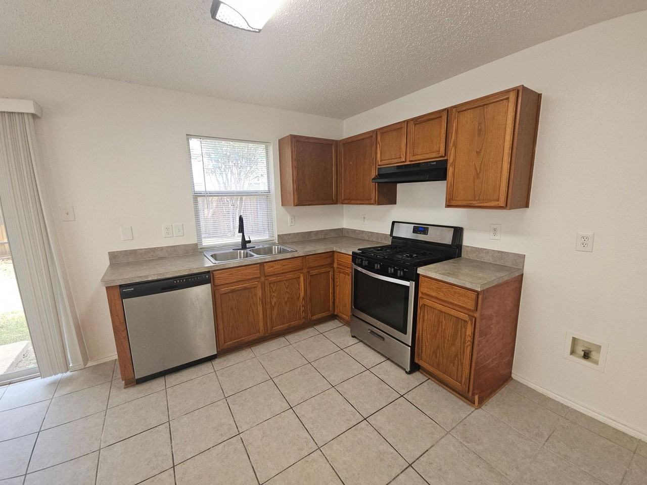 907 Cattail Dr - Photo 7 of 24