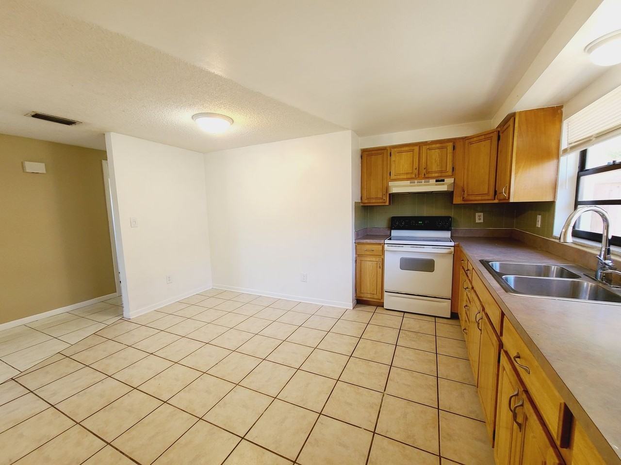 4747 15th Ave S - Photo 6 of 33