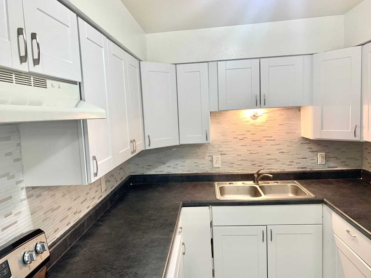 2415 W Hazelwood St - Photo 4 of 21