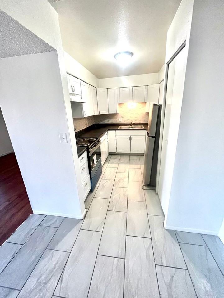 2415 W Hazelwood St - Photo 7 of 21