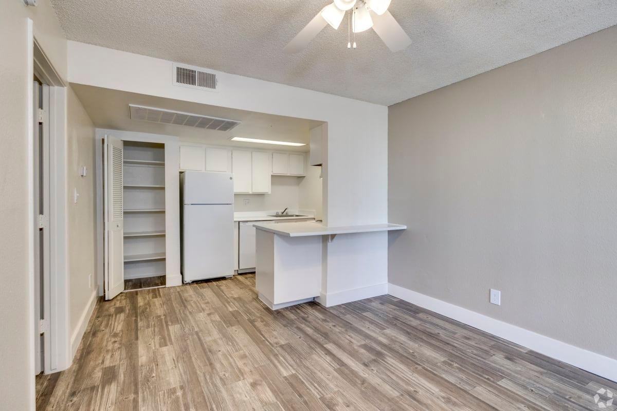 15082 N 59th Ave - Photo 2 of 16