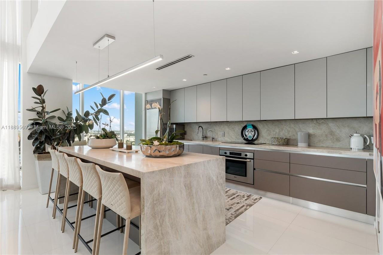 NE 10th St & Biscayne Blvd - Photo 7 of 34