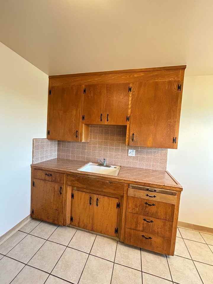 1570 Valley View Rd - Photo 2 of 7