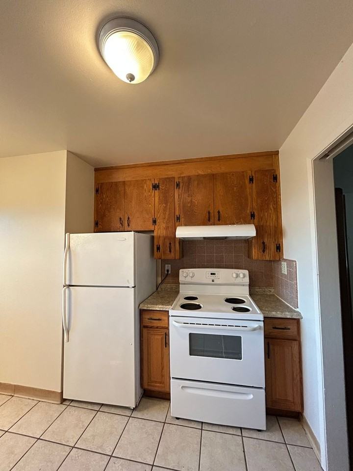 1570 Valley View Rd - Photo 3 of 7