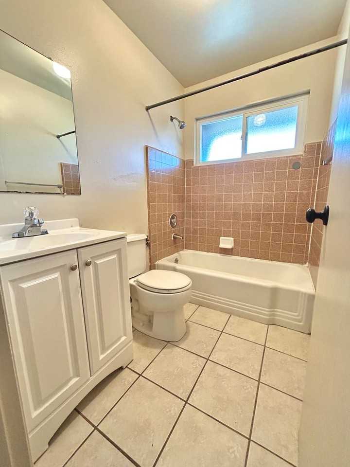 1570 Valley View Rd - Photo 6 of 7