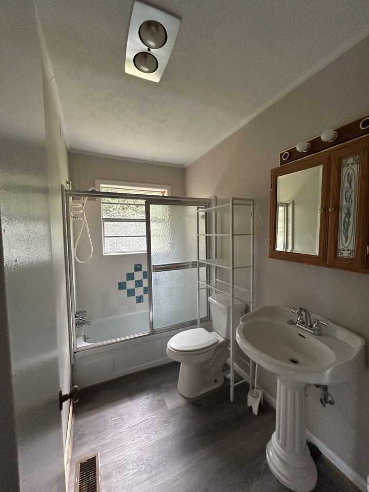 310 W 6th St - Photo 7 of 17