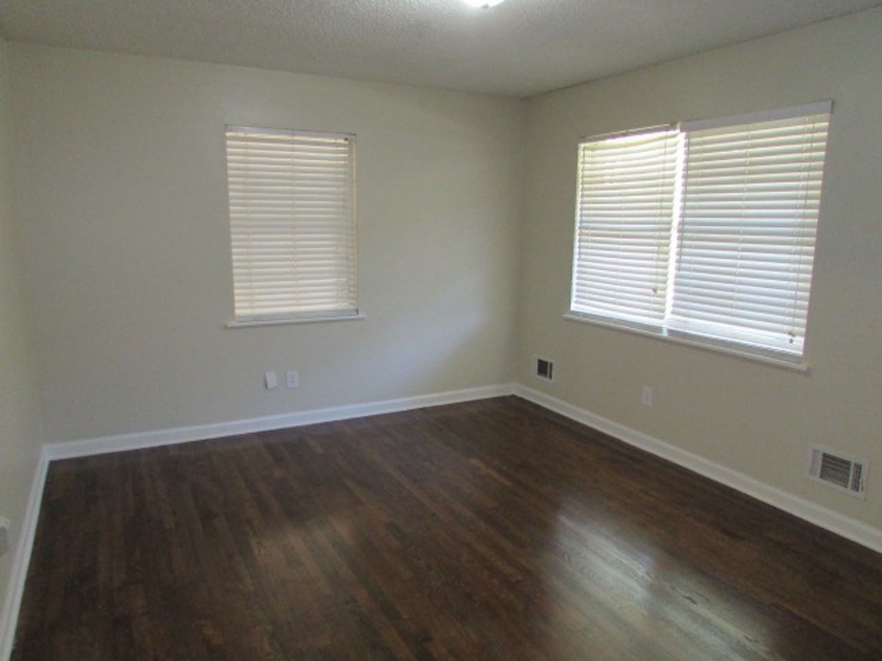 2444 Derwent Dr - Photo 4 of 10