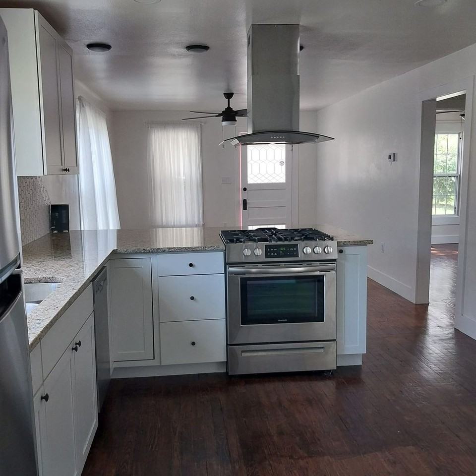 708 N Sowell St - Photo 2 of 15