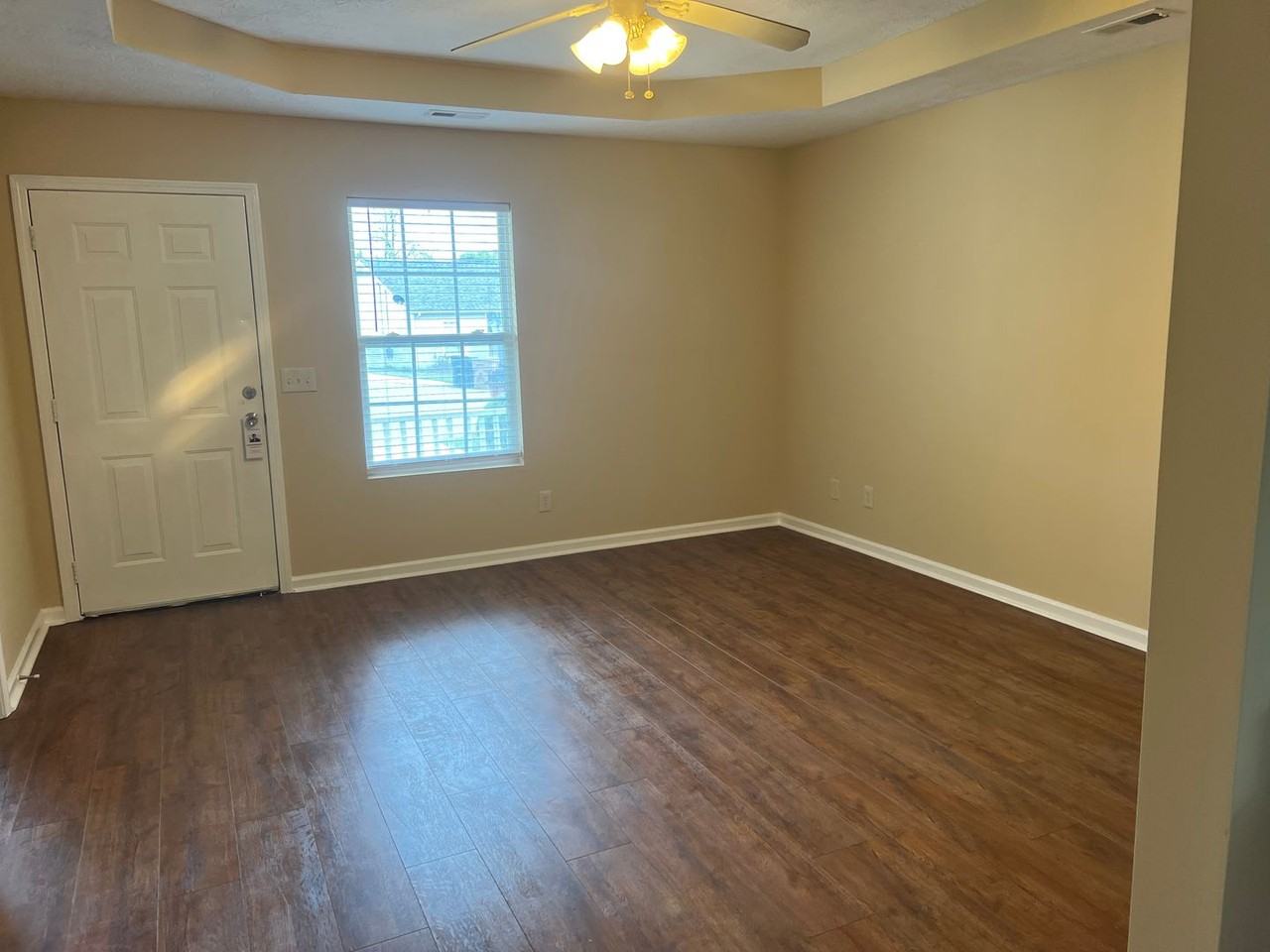 2049 Williams Valley Dr - Photo 4 of 15