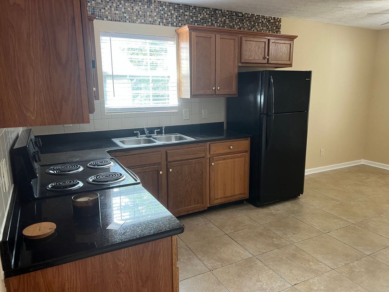 2049 Williams Valley Dr - Photo 5 of 15