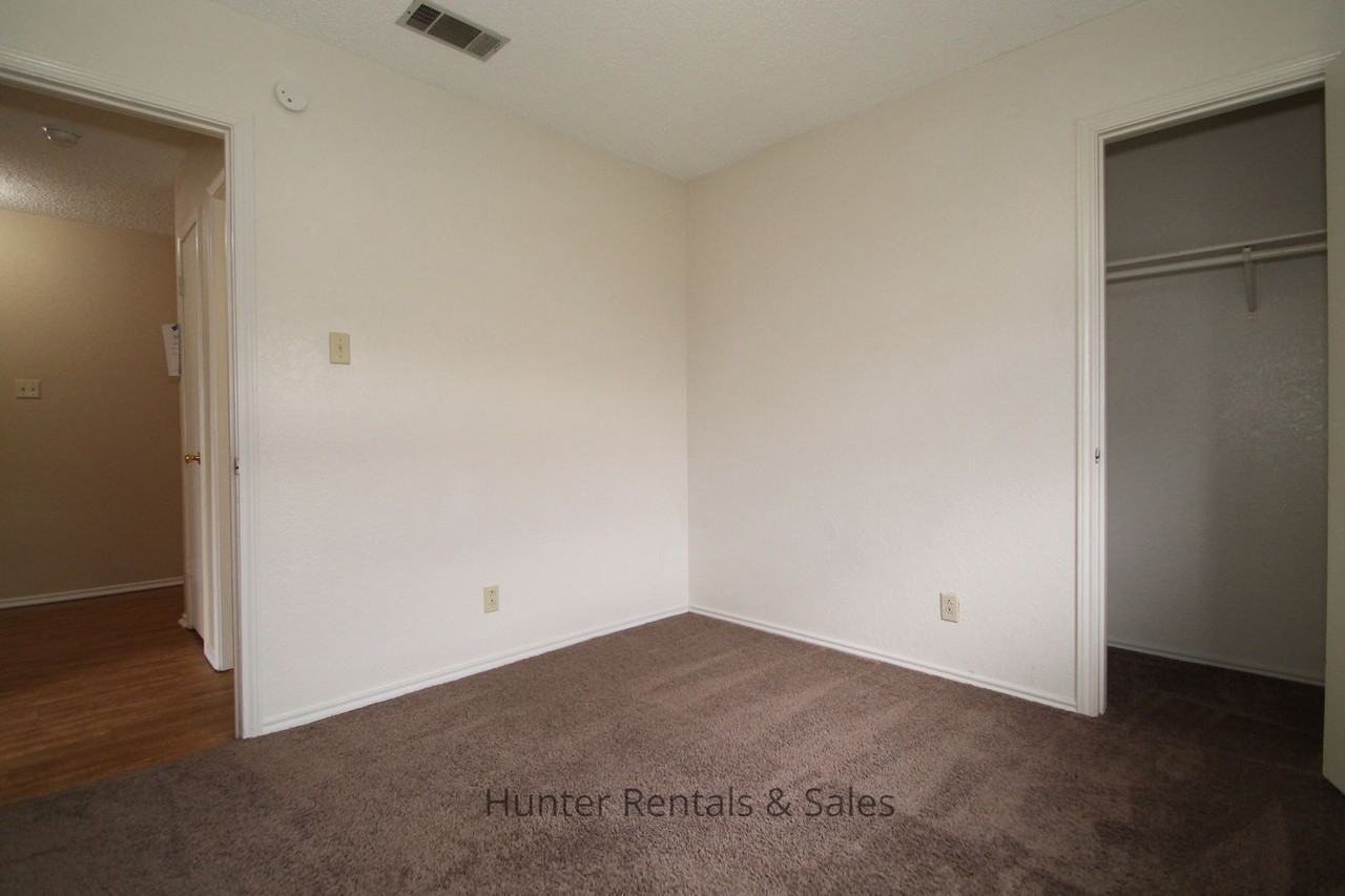 1100 Goodhue Dr - Photo 7 of 18