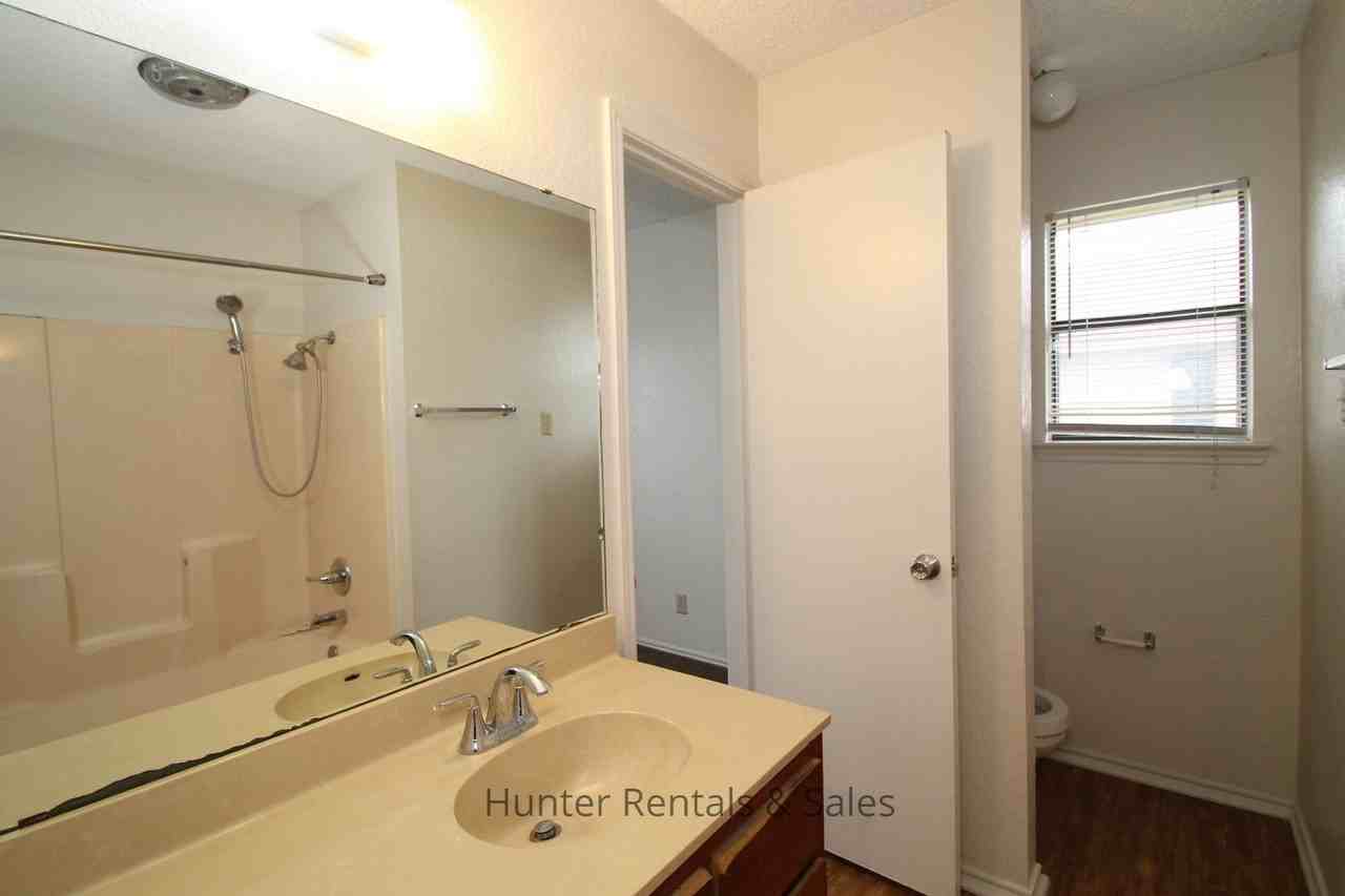1100 Goodhue Dr - Photo 3 of 18