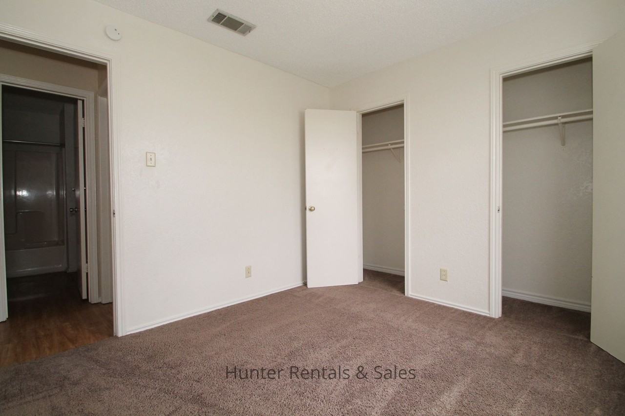 1100 Goodhue Dr - Photo 3 of 18