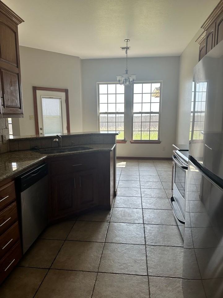 5306 Sw Tyler Ave - Photo 7 of 36