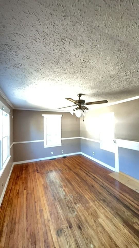 202 Thames St - Photo 2 of 25