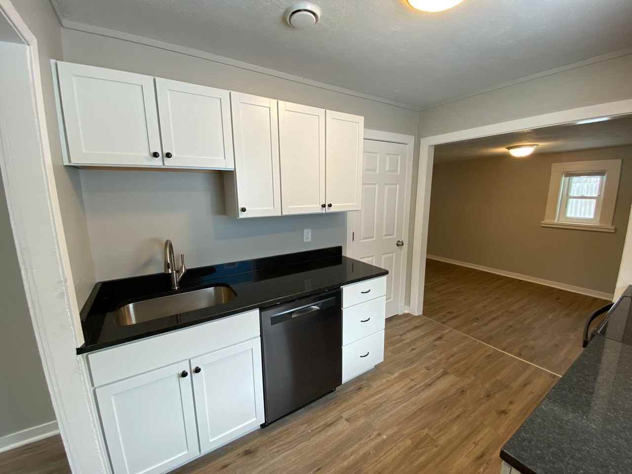 2233 N 39th St - Photo 5 of 20