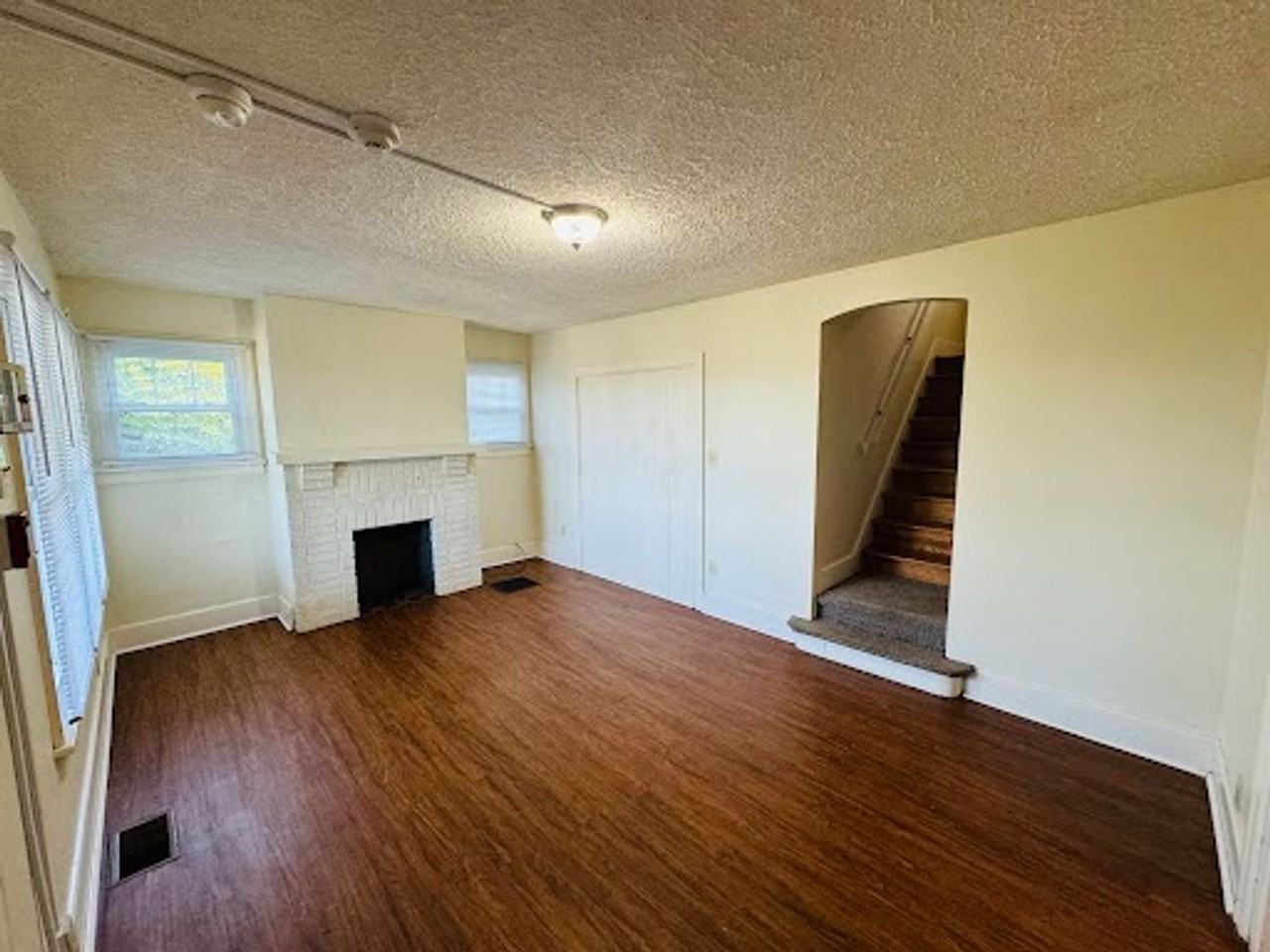 317 Fife St - Photo 5 of 13