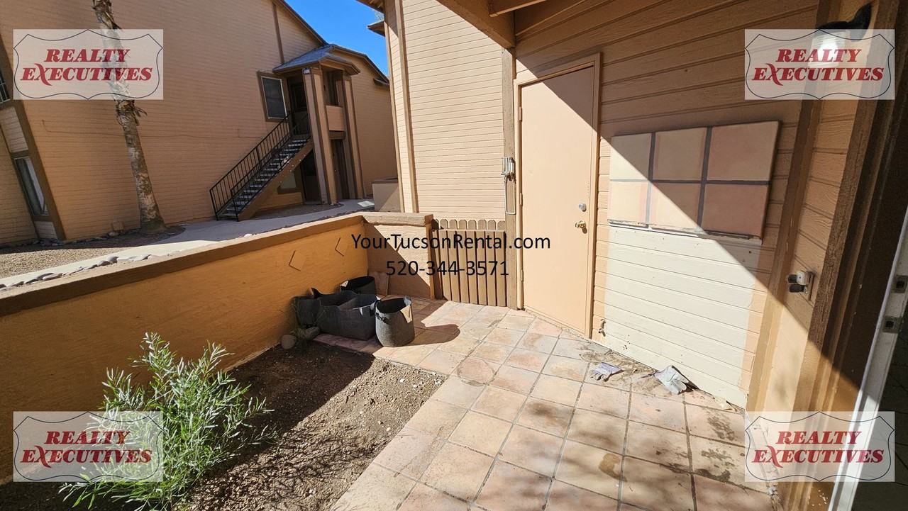 1664 West Park Wood Lane - Photo 4 of 18