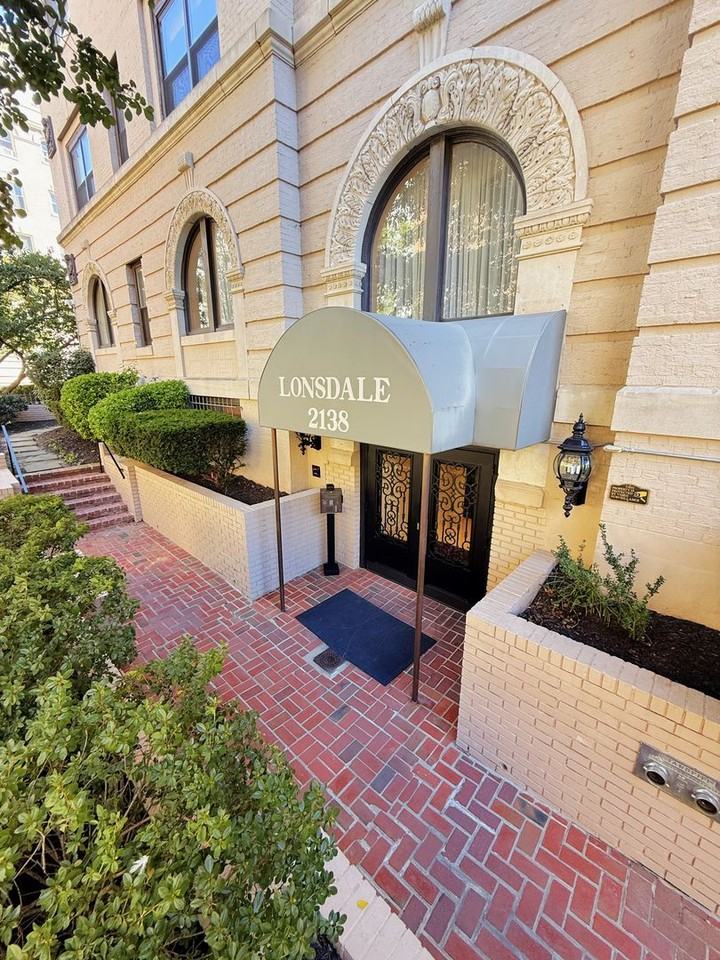 2138 California St Nw - Photo 2 of 27