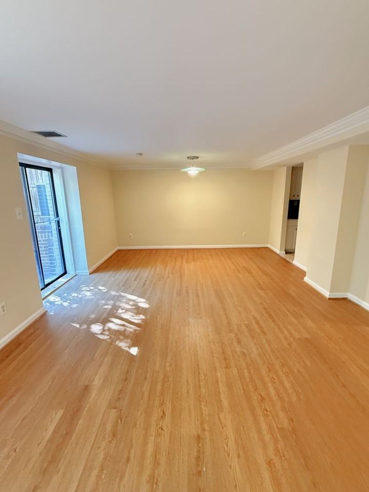 2138 California St Nw - Photo 4 of 27