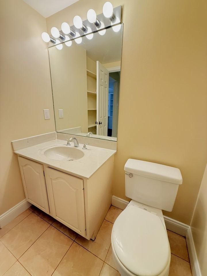 2138 California St Nw - Photo 6 of 27