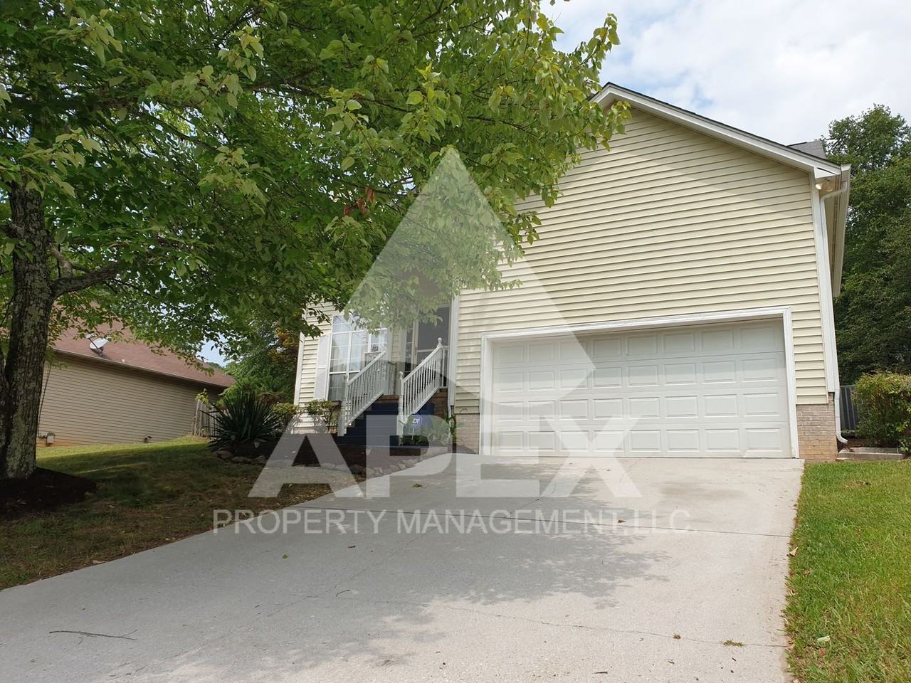 1417 Pheasants Glen Dr - Photo 2 of 27