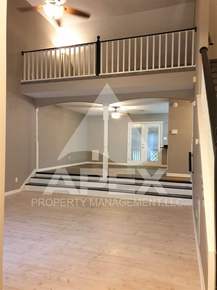 1417 Pheasants Glen Dr - Photo 5 of 27