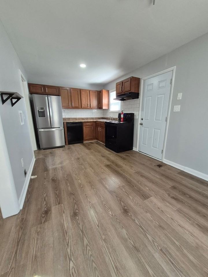 2222 Chester St - Photo 4 of 9