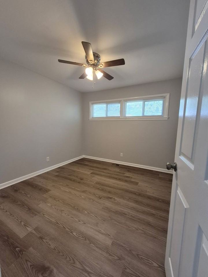 2222 Chester St - Photo 6 of 9