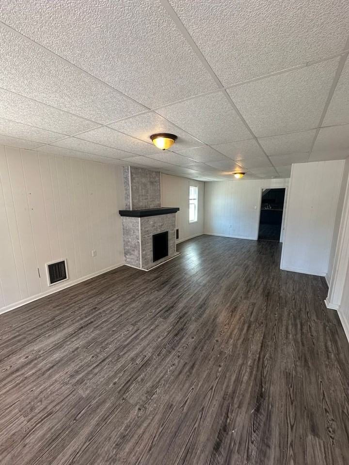 1047 W Poplar St - Photo 2 of 18