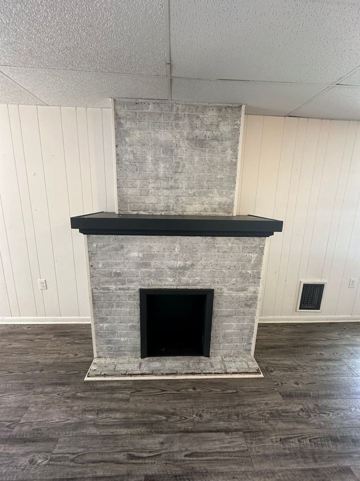 1047 W Poplar St - Photo 3 of 18