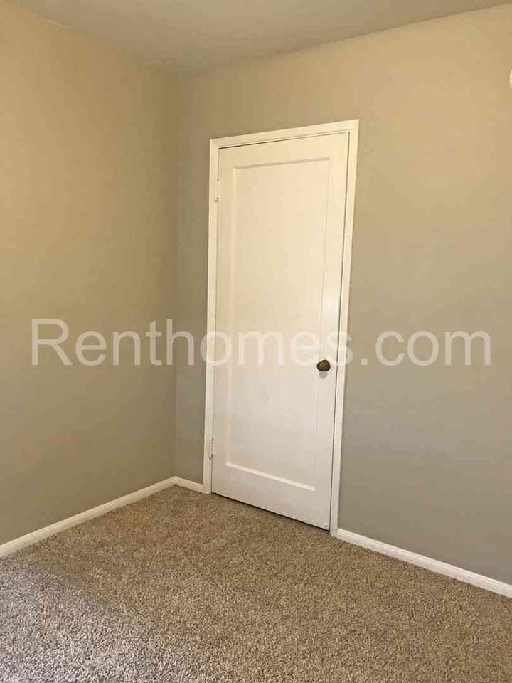 2758 Hornblend Street - Photo 6 of 7