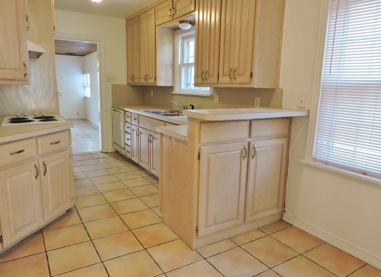 3425 Westcliff Rd S - Photo 6 of 27