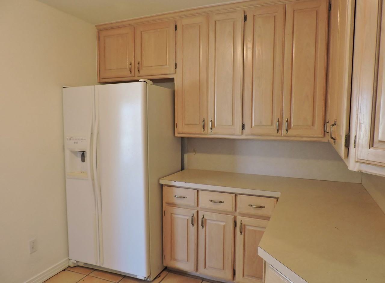 3425 Westcliff Rd S - Photo 7 of 27